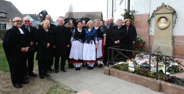 At the graveside of Friederike Brion (200th death anniversary)